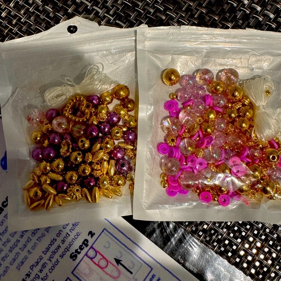 Ranbow Loom Set w/ Additional Beads - Picture 4 of 6